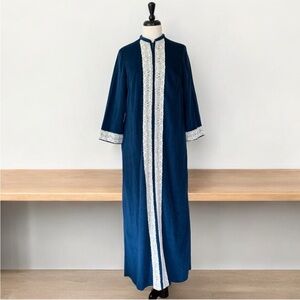 Vintage Miss Elaine Lace Embroidered Robe